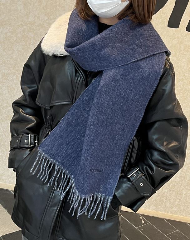 HERMFS [Hermes] Paris fashion show double-sided cashmere scarf! Using fine cashmere from the Mongolian plateau! The hand is full of fine velvet! The price is absolutely 100% affordable! Excellent embroidery craft! It's a