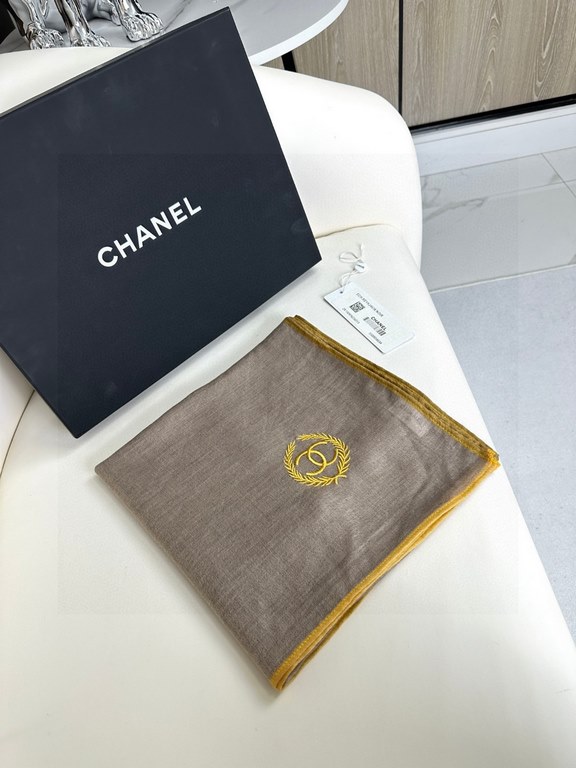 Price CHANEL2023 new model arrives and highlights!!!! Advanced cozy chic temperament. Chanel this touch the heart of the soft scarf, can not imitate the color and temperament!!!! Scarf light and shadow will also have a v