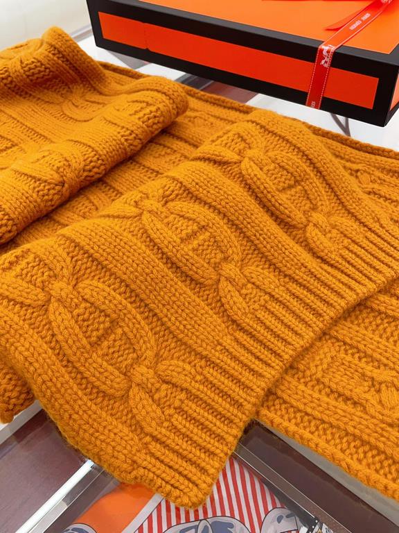 Understated high-class fall and winter taste!!!] Hermes new special texture hand-woven textured cashmere scarf! Young, chic, confident and with attitude. It's beautiful ！！！！ Such a stretchy, advanced and atmospheric desi