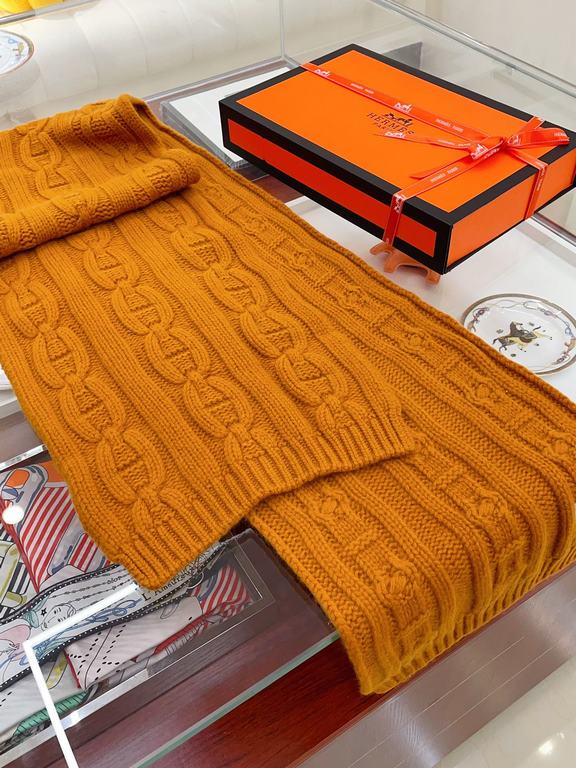 Understated high-class fall and winter taste!!!] Hermes new special texture hand-woven textured cashmere scarf! Young, chic, confident and with attitude. It's beautiful ！！！！ Such a stretchy, advanced and atmospheric desi