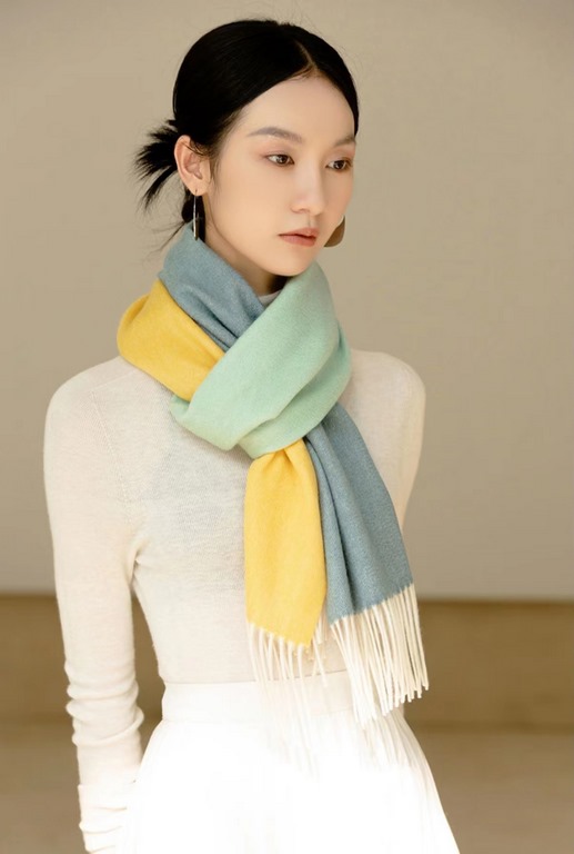 Too beautiful   Hermes beauty to scream   counter latest models   England and Europe and the United States model multi-color gradient is another that is fashionable and practical large scarf 