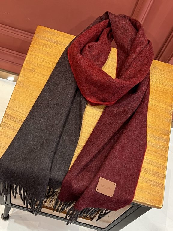 too beautiful   Hermes couple models beautiful to scream   counter the latest models   England and Europe and the United States model multi-color gradient is another that is fashionable and practical large scarf 