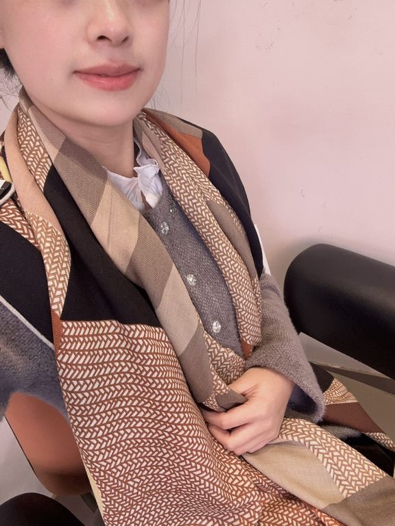 priceCashmere new buy said good-looking  Recommended  140 velvet square scarf, the top craft super value  Hermes counter models three-dimensional rendering pattern pattern texture in kind grade very high special technolo