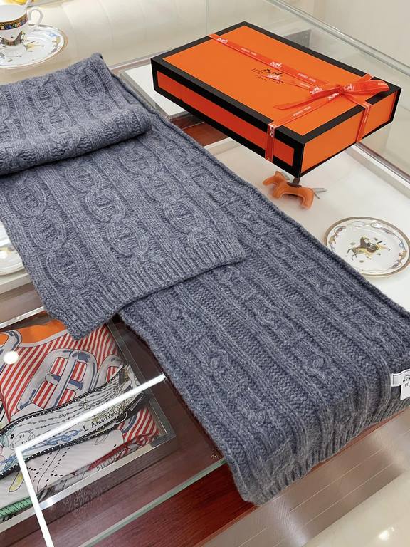 Understated high-class fall and winter taste!!!] Hermes new special texture hand-woven textured cashmere scarf! Young, chic, confident and with attitude. It's beautiful ！！！！ Such a stretchy, advanced and atmospheric desi