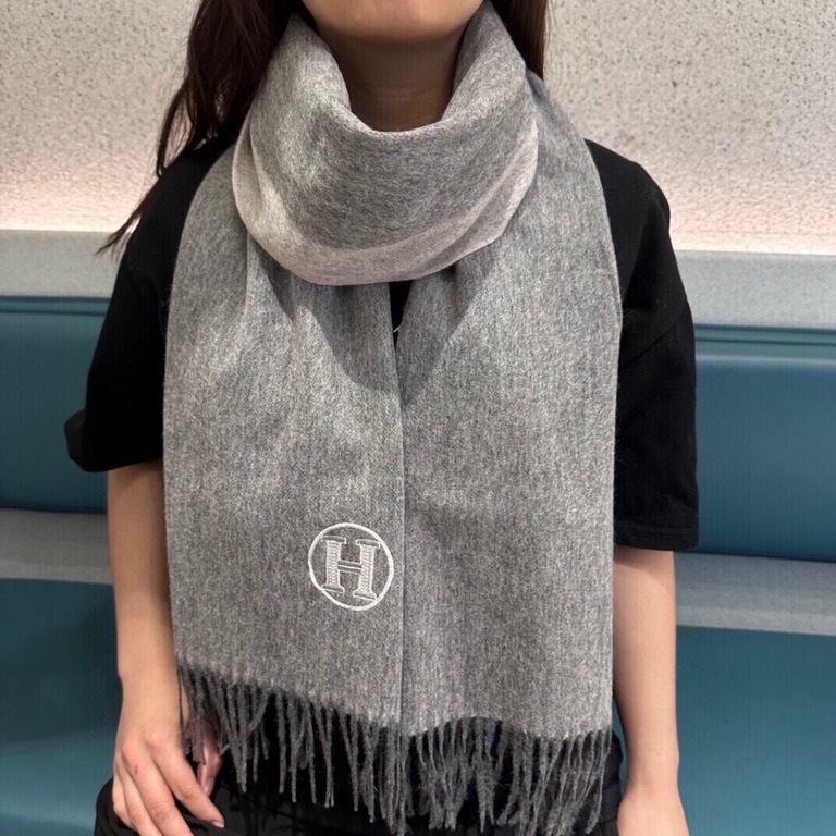 New 2023 Hermes men's and women's scarves and buy and cherish   ~ are export orders so it is more difficult to meet   things speak of few and fine   good-looking must be collected   this H family women's scarves, the sty