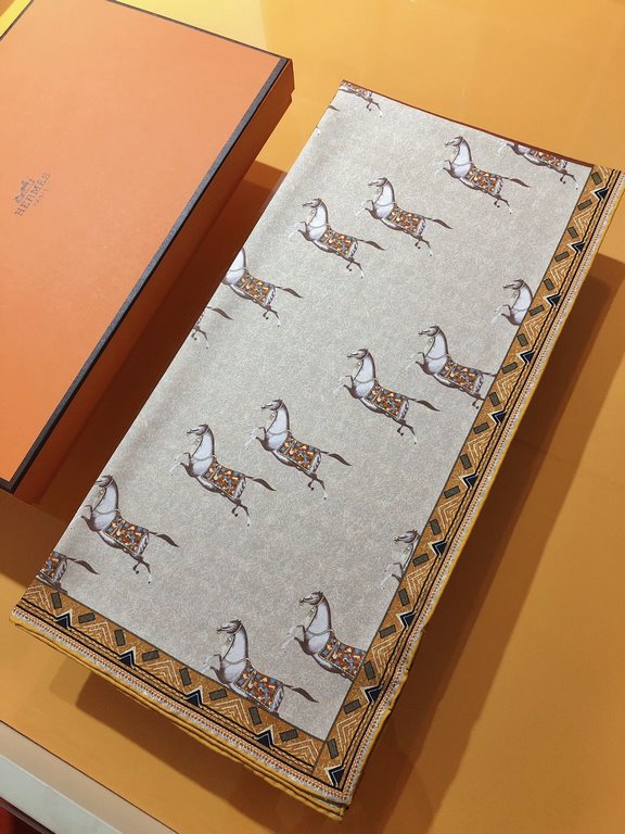 SHMS2201 H Home 90cm silk square scarf, made of top quality twill silk to create a baby skin-like feel, the industry's most accurate printing process Full and rich colors     The best of the Hermes square scarves, thickn