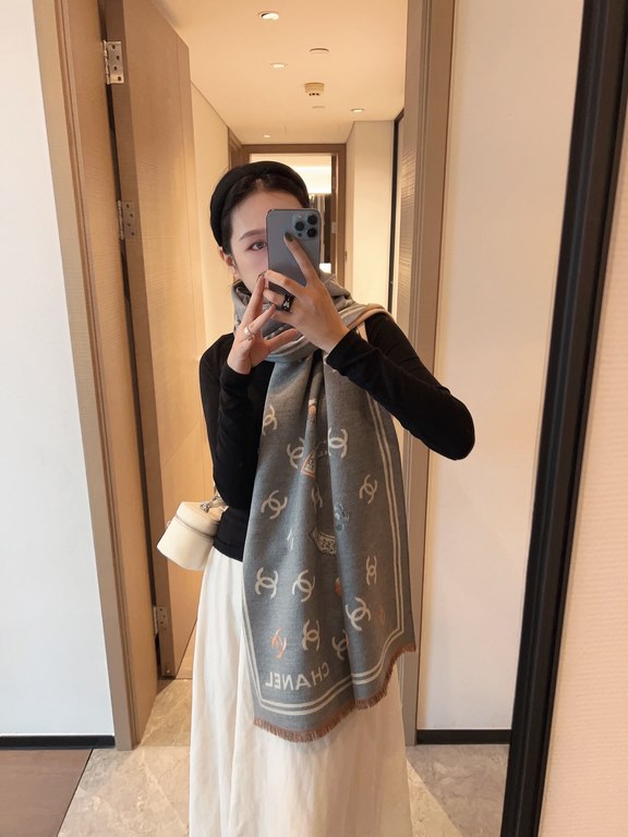 PriceNew   CHANEL cashmere shawl   Highly recommended CHANEL price is super beautiful! The real thing is more beautiful special order cashmere twill fabric! The texture is clear, delicate and visible printing and dyeing 