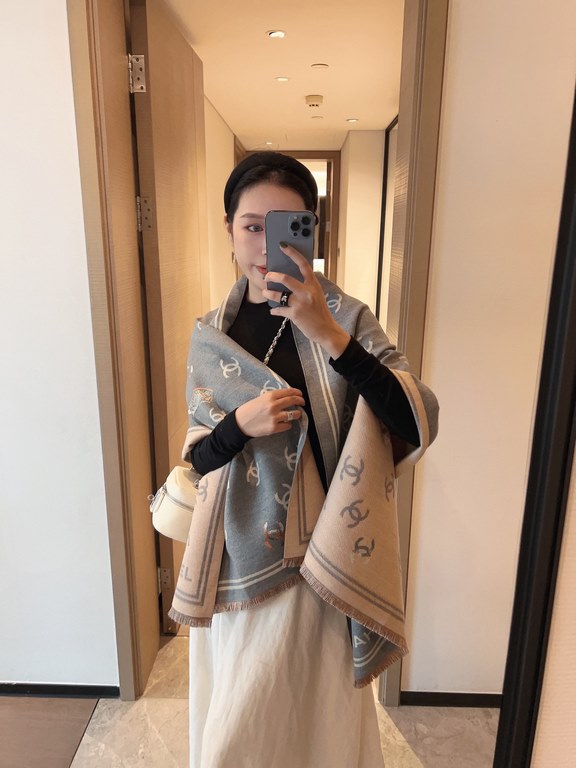 PriceNew   CHANEL cashmere shawl   Highly recommended CHANEL price is super beautiful! The real thing is more beautiful special order cashmere twill fabric! The texture is clear, delicate and visible printing and dyeing 