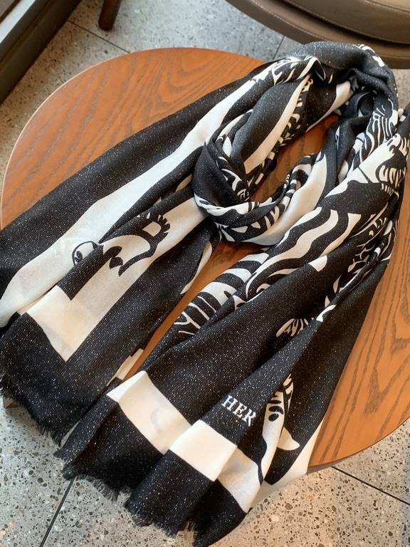 Will glow shiny scarf New    bull explosive models   value return [stallion ceremony long scarf] cashmere print   absolutely will scream    This is Hermes HERMES limited edition top visual feast   counter limited edition