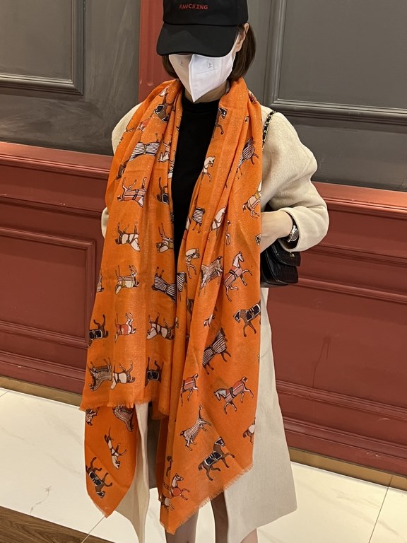 New   will glow shiny scarf     new guest silver silk     cashmere fabric long scarf   beautiful [tears] H family [stallion hanging long scarf] imperial hall level   new counter in the sale of pure cashmere silver silk u