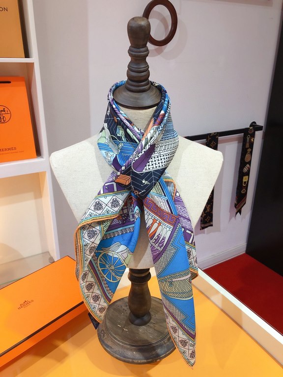 SHMS2308 Hermes [Curiosities] 90cm silk square scarf, the Knight of Hermes Fireworks invites us to cross the threshold of the building, topped by a fragrant garden. Open a wonderful static journey ...... Inside, a goat c