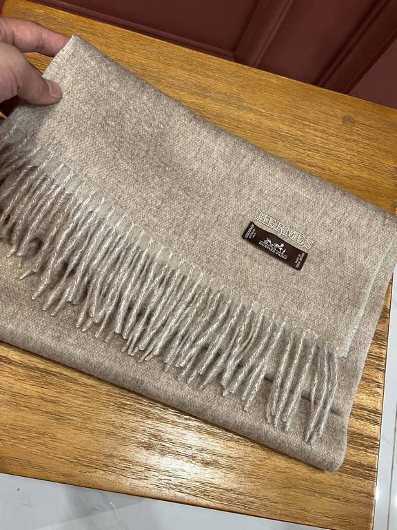 HERMFS [Hermes] Paris fashion show double-sided cashmere scarf! Using fine cashmere from the Mongolian plateau! The hand is full of fine velvet! The price is absolutely 100% affordable! Excellent embroidery craft! It's a