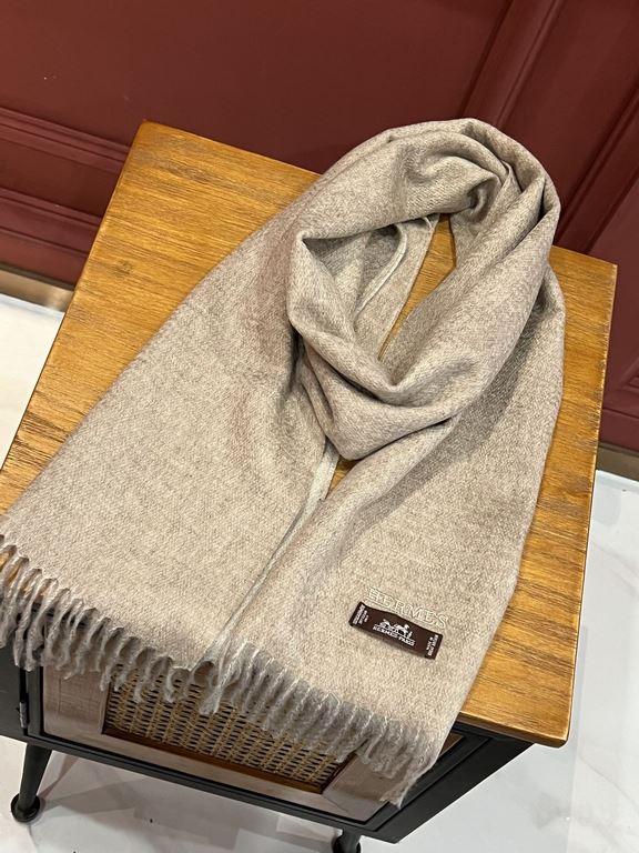 HERMFS [Hermes] Paris fashion show double-sided cashmere scarf! Using fine cashmere from the Mongolian plateau! The hand is full of fine velvet! The price is absolutely 100% affordable! Excellent embroidery craft! It's a