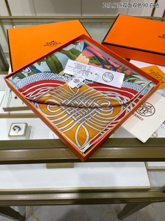 priceHigh-end customization   Buy all say good-looking   Recommended   [Guard Clothing double-sided two-color 90] silk square scarf, the top craftsmanship is super value   Hermes counter models    three-dimensional prese