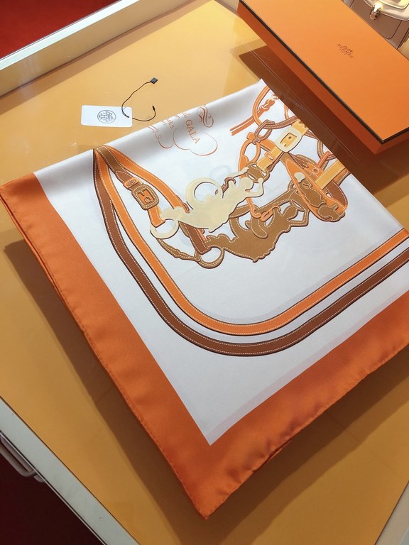 SHMS2309 ORIGINAL HERMES [Gorgeous bridle] 90cm silk square scarf  Gorgeous bridle is one of the most iconic motifs of Hermes. It is created through the brand's exquisite craftsmanship. This reinterpretation of one of th