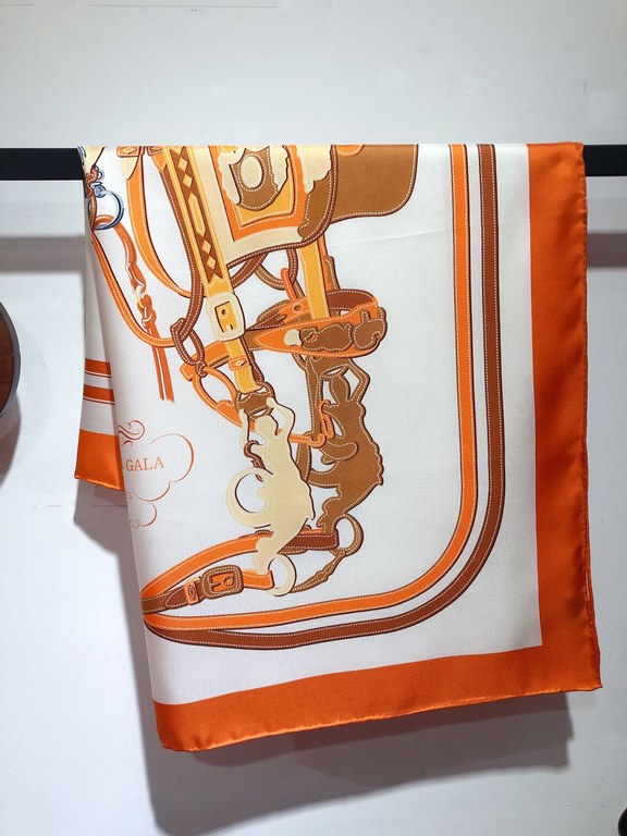 SHMS2309 ORIGINAL HERMES [Gorgeous bridle] 90cm silk square scarf  Gorgeous bridle is one of the most iconic motifs of Hermes. It is created through the brand's exquisite craftsmanship. This reinterpretation of one of th