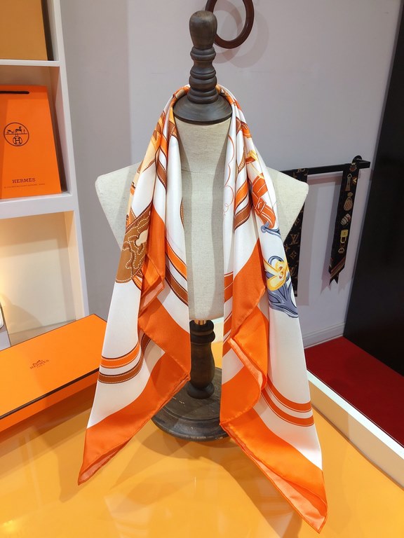 SHMS2309 ORIGINAL HERMES [Gorgeous bridle] 90cm silk square scarf  Gorgeous bridle is one of the most iconic motifs of Hermes. It is created through the brand's exquisite craftsmanship. This reinterpretation of one of th