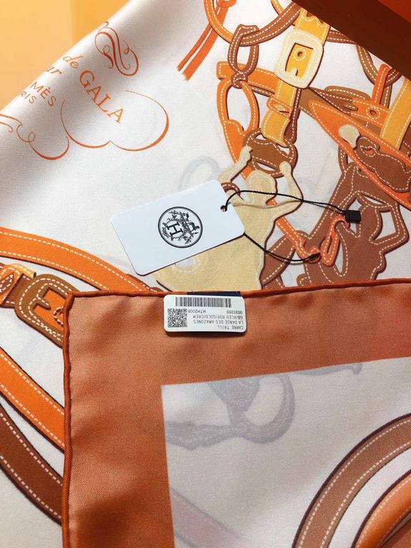 SHMS2309 ORIGINAL HERMES [Gorgeous bridle] 90cm silk square scarf  Gorgeous bridle is one of the most iconic motifs of Hermes. It is created through the brand's exquisite craftsmanship. This reinterpretation of one of th