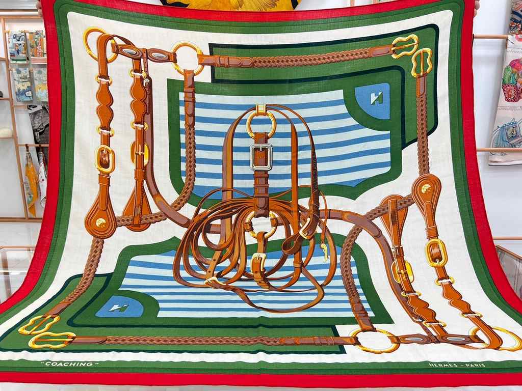 [Both sides of the same color] Extreme Hermes Hall of Fame Royal Recommended   best quality, beautiful fried Oh ~ [training collection square scarf] a total of three colors. High-end velvet square scarf   simple and fait