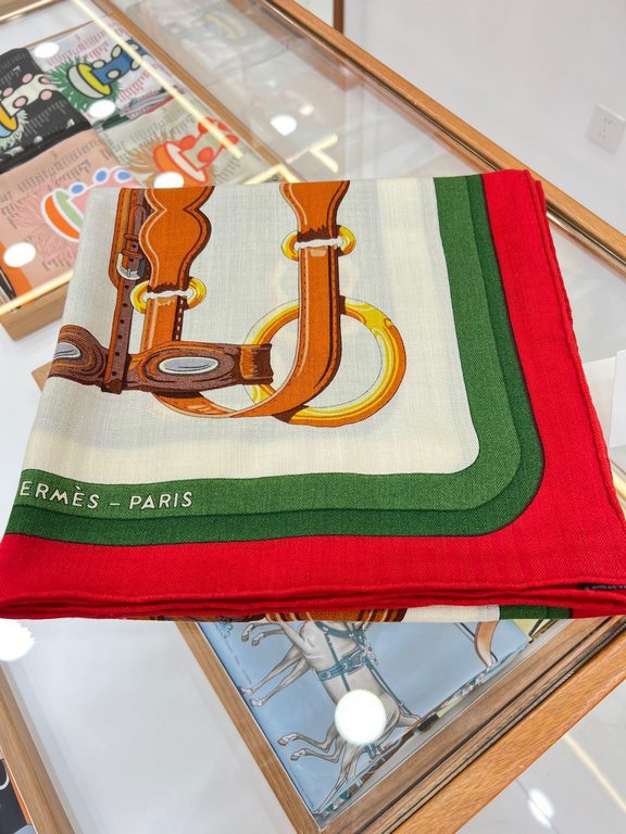 [Both sides of the same color] Extreme Hermes Hall of Fame Royal Recommended   best quality, beautiful fried Oh ~ [training collection square scarf] a total of three colors. High-end velvet square scarf   simple and fait