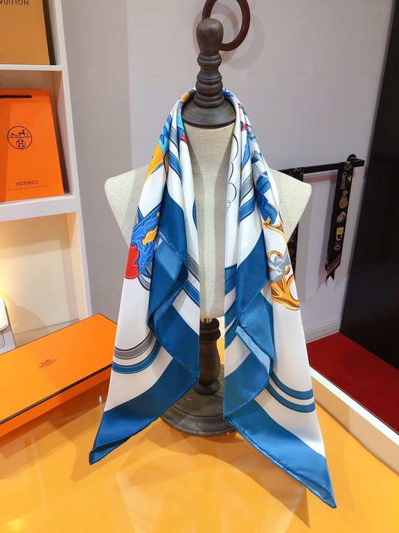 SHMS2309 ORIGINAL HERMES [Gorgeous bridle] 90cm silk square scarf  Gorgeous bridle is one of the most iconic motifs of Hermes. It is created through the brand's exquisite craftsmanship. This reinterpretation of one of th