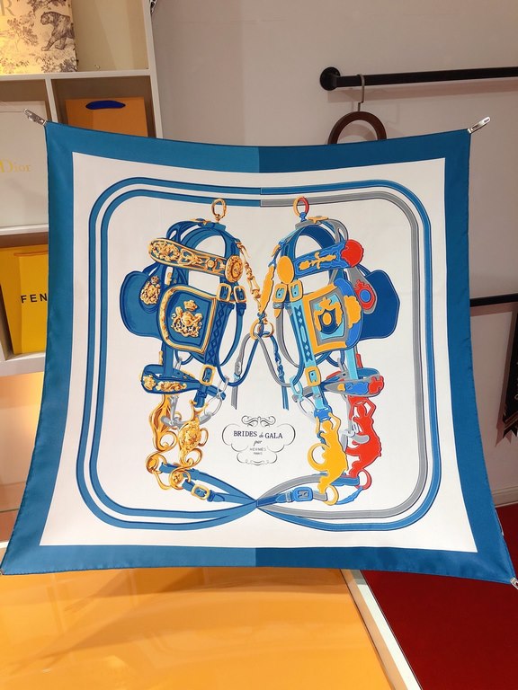 SHMS2309 ORIGINAL HERMES [Gorgeous bridle] 90cm silk square scarf  Gorgeous bridle is one of the most iconic motifs of Hermes. It is created through the brand's exquisite craftsmanship. This reinterpretation of one of th