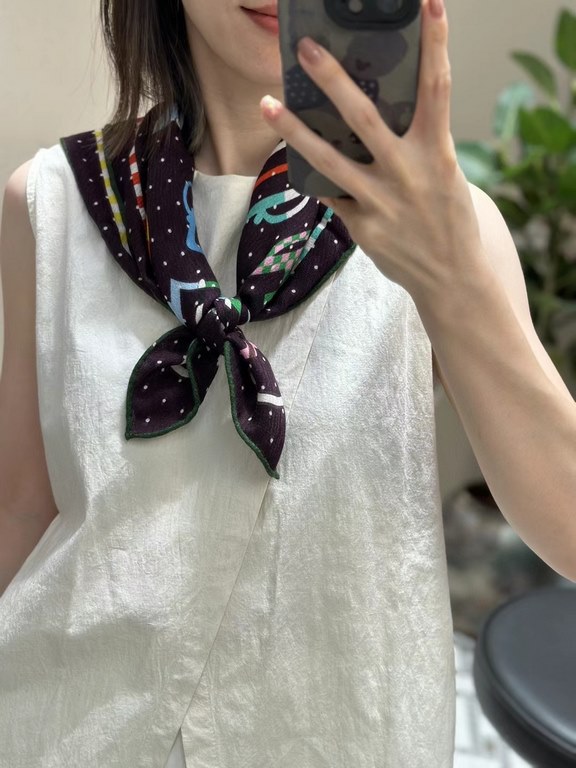 [Jacquard high luxury quality]This year's main size New   Don't say she's small, but actually it's a very delicate size Clean and sophisticated! Once you know it, you'll fall in love with it.[H Scarf buttons assembled]70