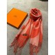 Hermes new geometric cashmere scarf, this model is really love at a glance, abstract geometric shapes logo, colorful geometric sense of fun, pay tribute to the brand's logo elements, riding boots, spurs, jacquard craftsm