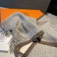 Hermes (Hermes) synchronized counter, high-end cashmere knitted scarf! Can be formal, can be casual, very Classical men's design. This knitting method is more difficult, and very costly yarn, the craft is very difficult!