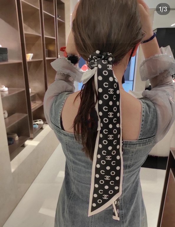 Price The latest counter with the same model! CHANEL hair tie  ribbon models! Can be used as a small scarf, tied hair, tied handbags, tied to the wrist decoration! Multi-functional randomly match you! Double-sided twill 