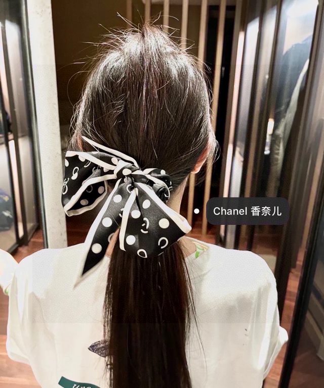 Price The latest counter with the same model! CHANEL hair tie  ribbon models! Can be used as a small scarf, tied hair, tied handbags, tied to the wrist decoration! Multi-functional randomly match you! Double-sided twill 