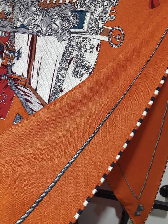 RHMS2279 Hermes [La Reale] velvet large tricot scarf, counter synchronization! The carved-beam stern is the main exhibit at the National Naval Museum in Paris. With its elegant lines and ornate decorative carvings, this 