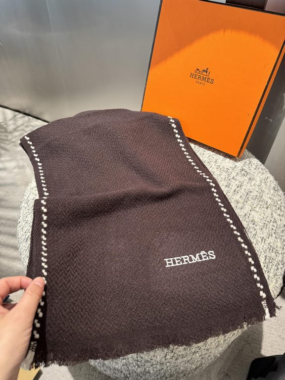 [Hermes double long scarf]    high cutting-edge products    water wave pattern absolutely screaming quality   LOGO embroidered label low-key luxury connotation, this scarf is definitely a treat for yourself to send your 