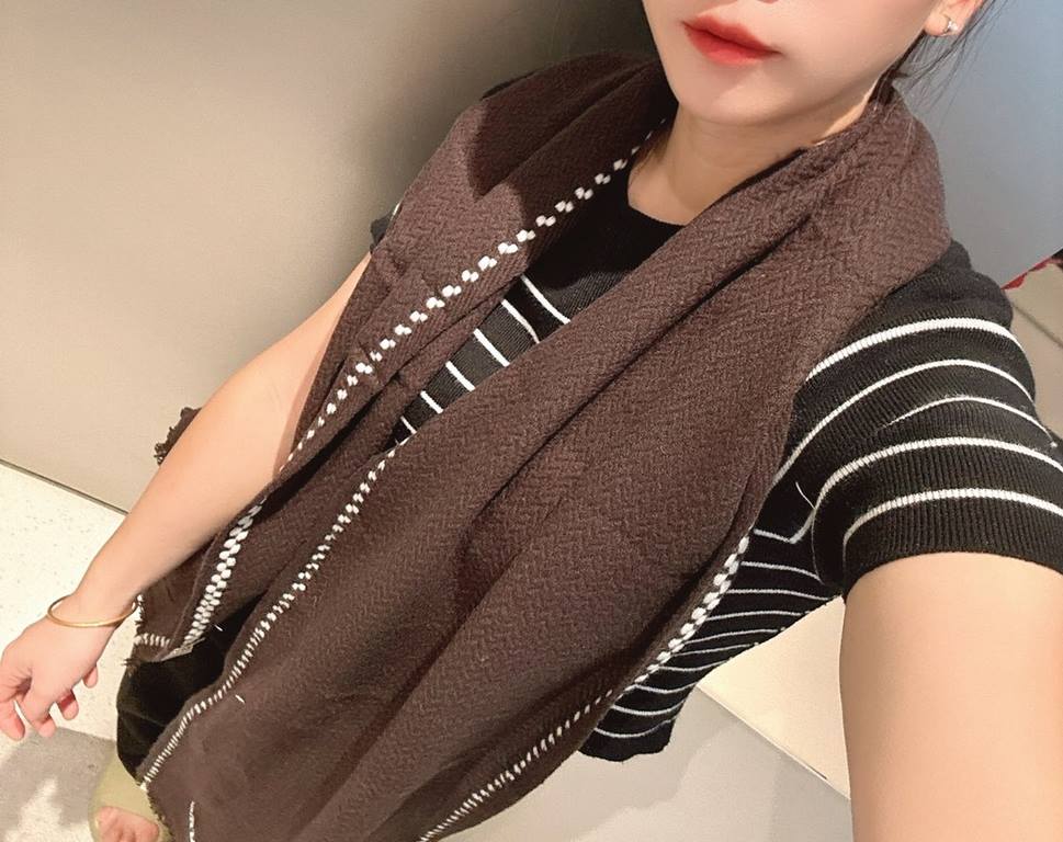 [Hermes double long scarf]    high cutting-edge products    water wave pattern absolutely screaming quality   LOGO embroidered label low-key luxury connotation, this scarf is definitely a treat for yourself to send your 