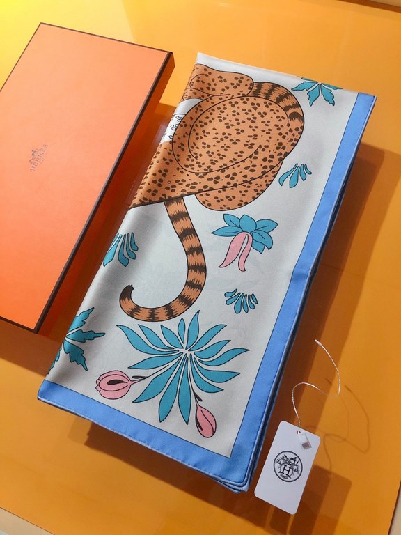 SHMS2220  Original Hermès [Leopards in Pairs] 90cm Silk Square Scarf   The charming Leopards in Pairs motif, originally designed for beach towels, exudes simplicity, dynamism and geometric beauty. The simple lines of the