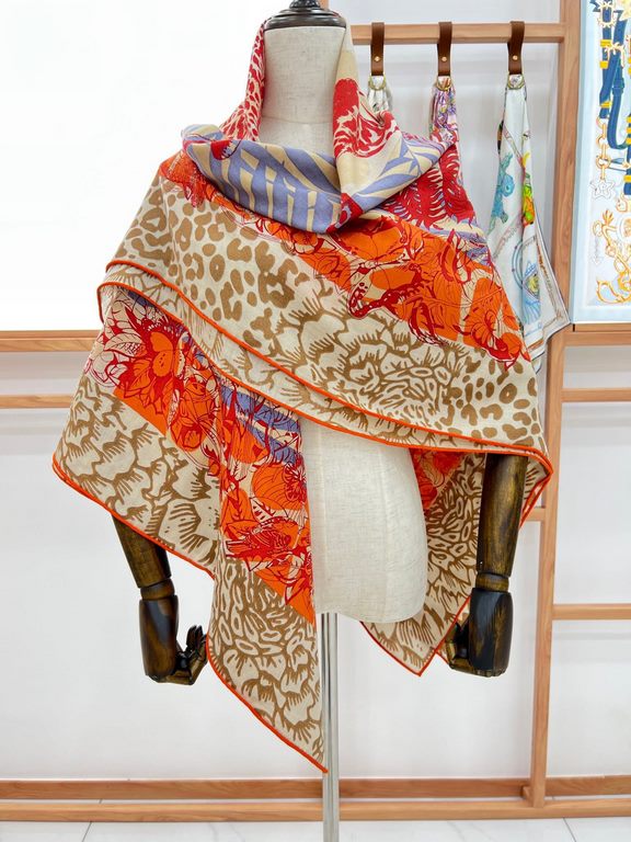 Hermes_23 AutumnWinter New Arrivals~Jungle Love 140 Velvet Printed Square ScarfHand-rolled velvet square scarf (30% silk 70% cashmere)This 140cm square scarf has a soft texture and is easy to wear.Designers Robert Dallet