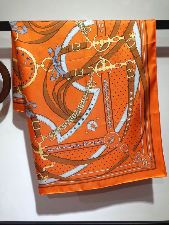 SHMS2332 ORIGINAL HERMES [Early Morning Stroll] 90cm Silk Square Scarf  A hearty breakfast starts an energizing day. But don't forget that horses need a little ritual too the daily early morning stroll is a sacred practi