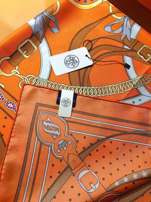 SHMS2332 ORIGINAL HERMES [Early Morning Stroll] 90cm Silk Square Scarf  A hearty breakfast starts an energizing day. But don't forget that horses need a little ritual too the daily early morning stroll is a sacred practi