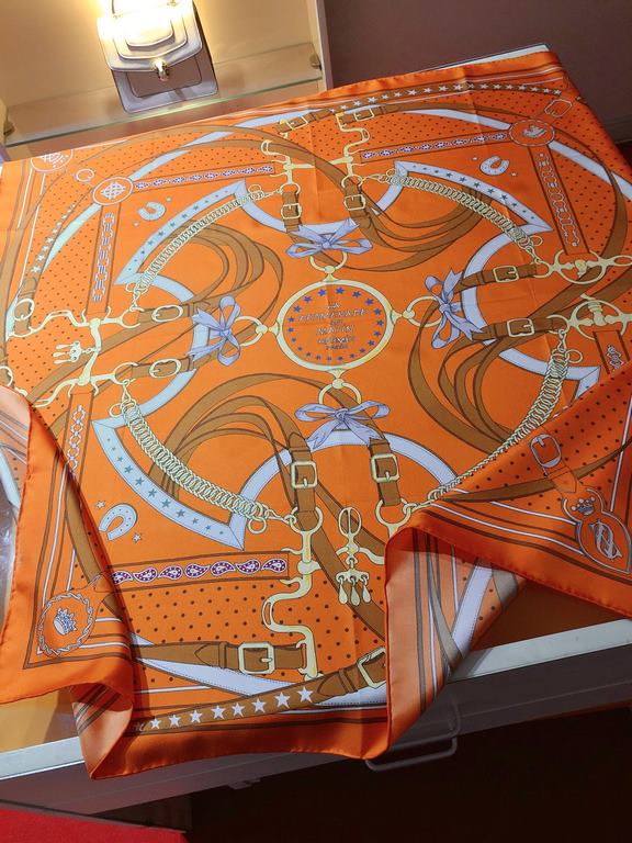 SHMS2332 ORIGINAL HERMES [Early Morning Stroll] 90cm Silk Square Scarf  A hearty breakfast starts an energizing day. But don't forget that horses need a little ritual too the daily early morning stroll is a sacred practi