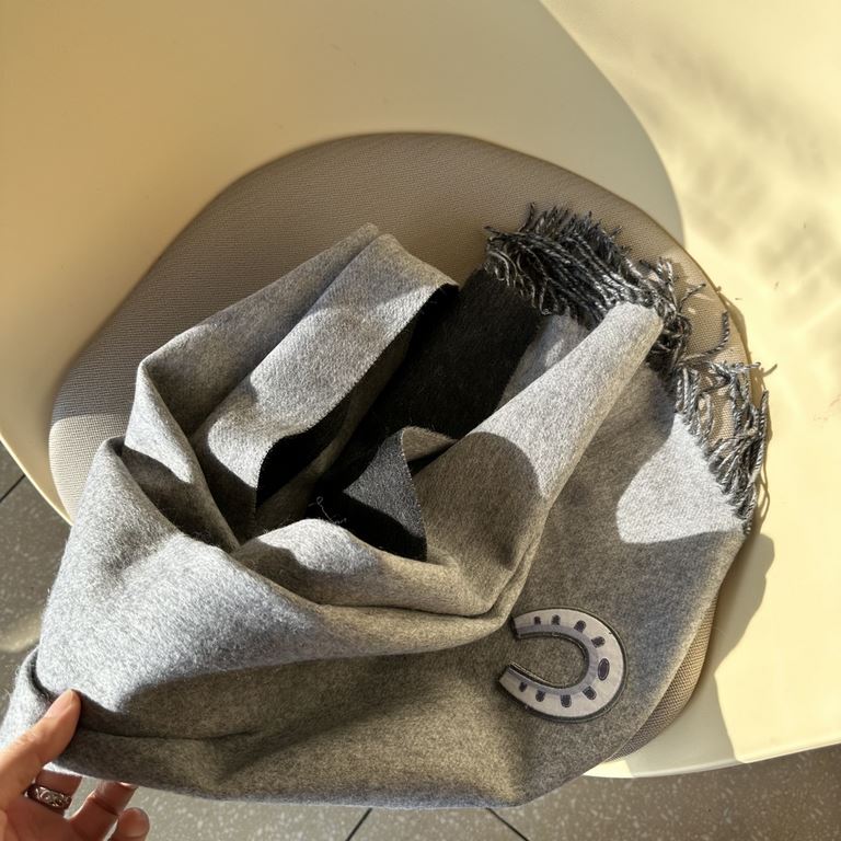 Hermes winter new men and women can be used [double-sided cashmere long scarf], you can go and see for yourself Oh, his family's price is estimated to make you step back, too expensive, simply the price of the aristocrat