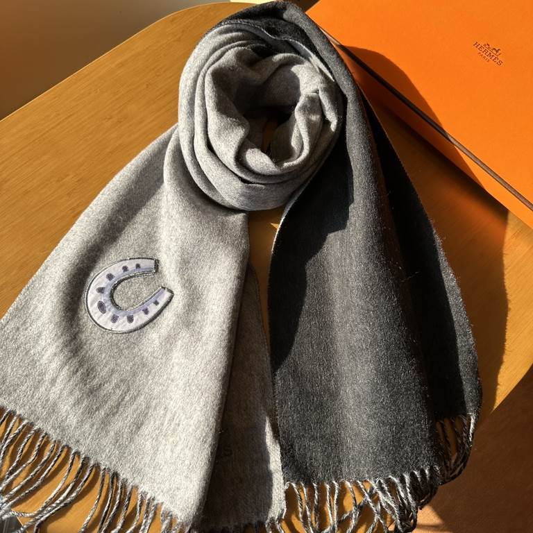 Hermes winter new men and women can be used [double-sided cashmere long scarf], you can go and see for yourself Oh, his family's price is estimated to make you step back, too expensive, simply the price of the aristocrat