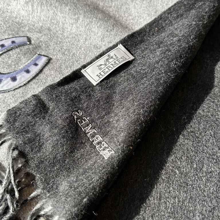 Hermes winter new men and women can be used [double-sided cashmere long scarf], you can go and see for yourself Oh, his family's price is estimated to make you step back, too expensive, simply the price of the aristocrat