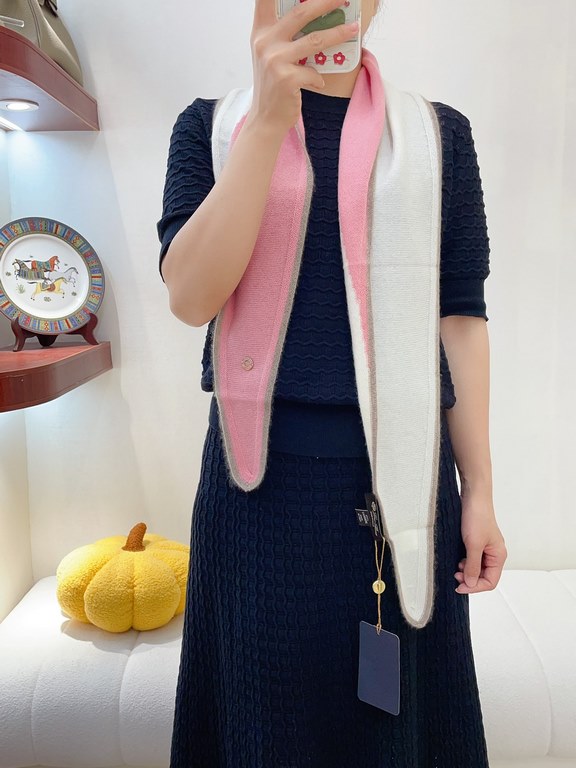 Rage recommended   two colors interwoven, let her accompany you to walk warmly in the jianghu series of the most high-end one, 100% pure pure cashmere. Accept any test  ] feel soft and cozy. Absolutely warm enjoyment. Su