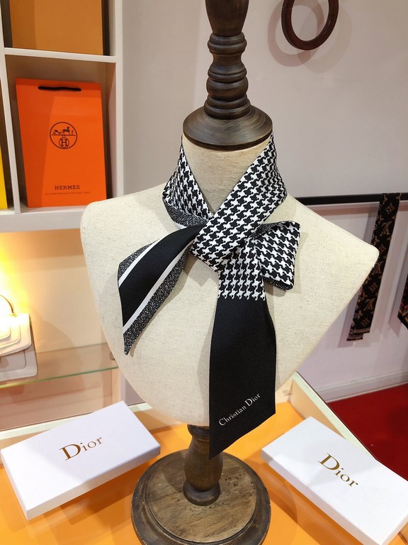 PDO2209  Must have! Super hot Dior [30 Montaigne] ribbon! Chiffon check pattern highlights the brand's elegant style. Classic style, long shape, pointed design at both ends, back decorated with CHRISTIAN DIOR logo bar pa