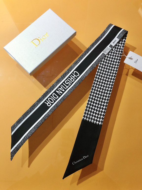 PDO2209  Must have! Super hot Dior [30 Montaigne] ribbon! Chiffon check pattern highlights the brand's elegant style. Classic style, long shape, pointed design at both ends, back decorated with CHRISTIAN DIOR logo bar pa