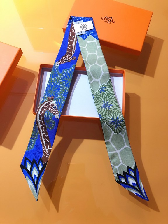 PHMS2111   Hermès [Mihui Triple Goddess] Ribbon   During a trip to South Africa, Hermès designer Alice Shirley was lucky enough to catch a glimpse of a giraffe, and then a second, and then a third, as they were foraging 