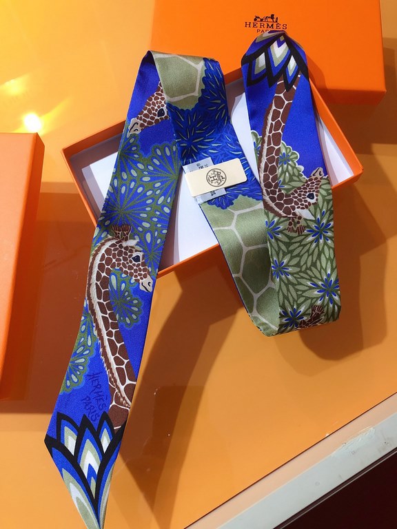 PHMS2111   Hermès [Mihui Triple Goddess] Ribbon   During a trip to South Africa, Hermès designer Alice Shirley was lucky enough to catch a glimpse of a giraffe, and then a second, and then a third, as they were foraging 