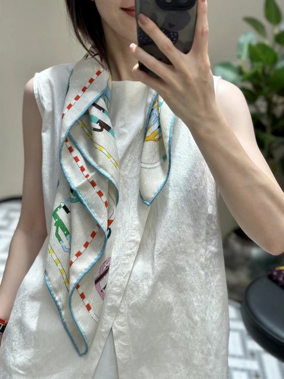 [Jacquard high luxury quality]This year's main size New   Don't say she's small, but actually it's a very delicate size Clean and sophisticated! Once you know it, you'll fall in love with it.[H Scarf buttons assembled]70