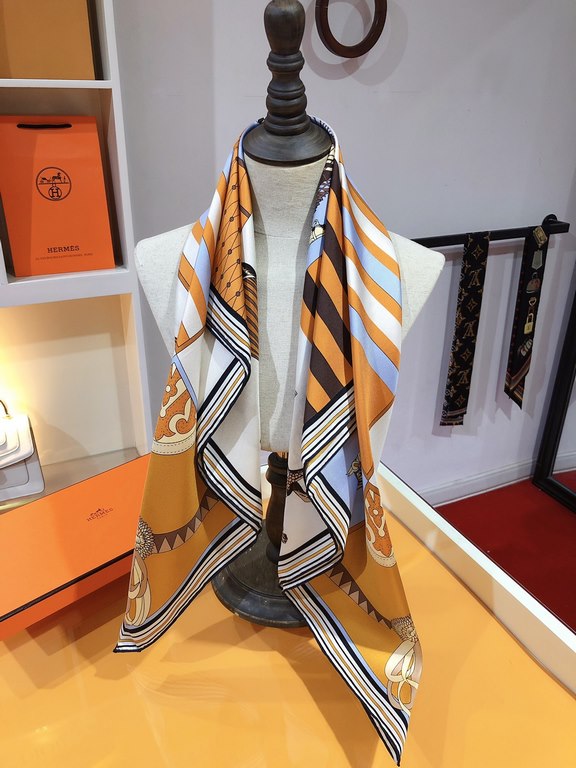 SHMS2233  Hermes [Cloaked Stallion] 90cm Silk Square Scarf, this must-have Hermes accessory can be worn in a variety of ways and goes well with any outfit. Wear it around your neck or as a belt, hair tie or headband. Thi