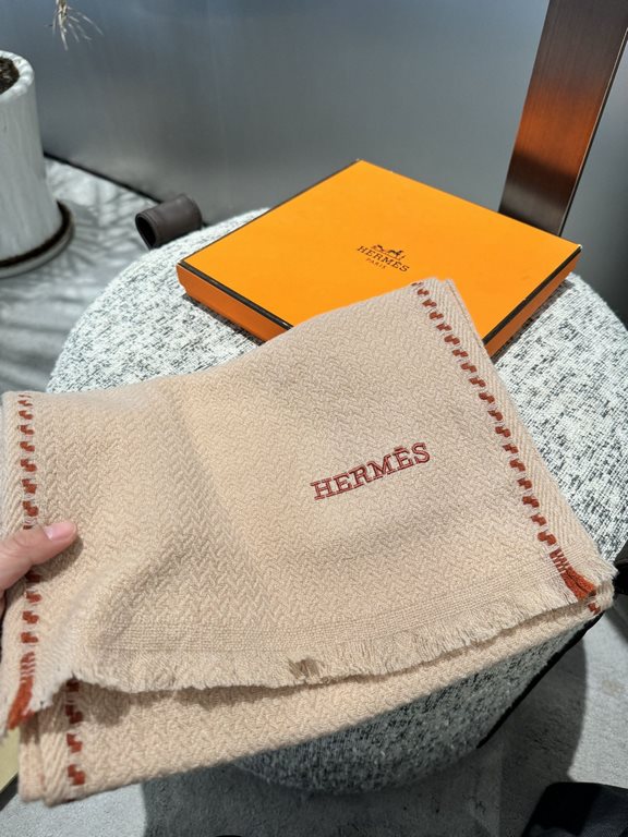 [Hermes double long scarf]    high cutting-edge products    water wave pattern absolutely screaming quality   LOGO embroidered label low-key luxury connotation, this scarf is definitely a treat for yourself to send your 